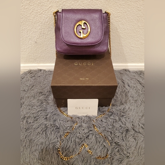 LIKE NEW- Gucci GG Logo Leather Flap Gold Chain shoulder bag - Picture 5 of 17